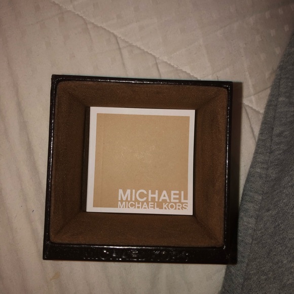 Michael Kors runway rose gold watch - Picture 5 of 7